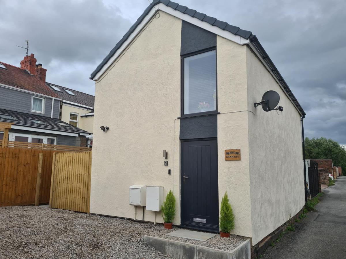 The Granary Villa Buckley Exterior photo